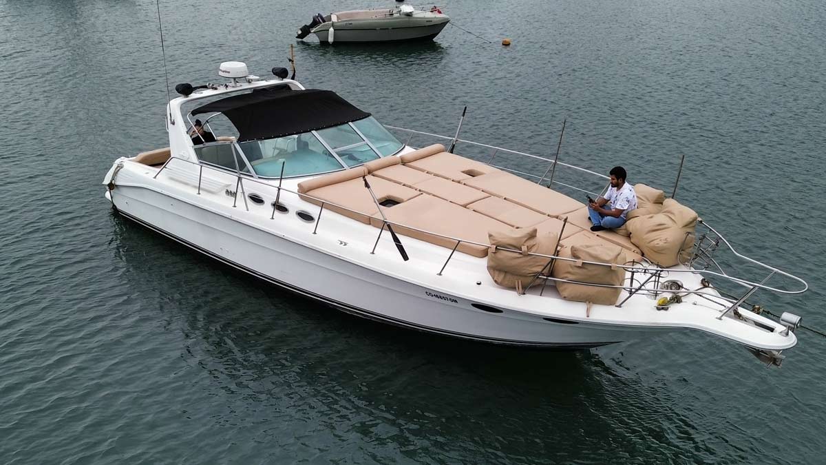 alquiler de yate anclado para eventos y cumpleanos en ancon skmzt7