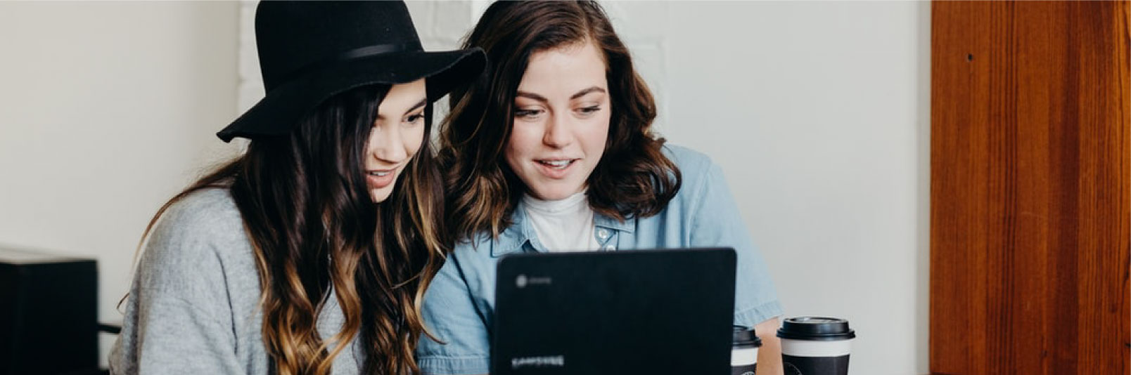 Personas compartiendo una experiencia al aire libre