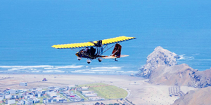 vive la experiencia de volar sobre el mar cerca de lima thumb_landscape