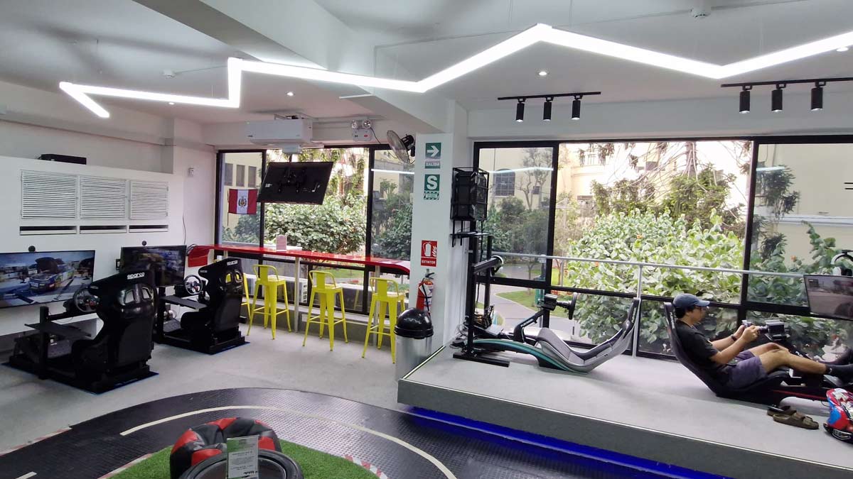 experiencia de simracing vive el automovilismo virtual en lima 0bc544
