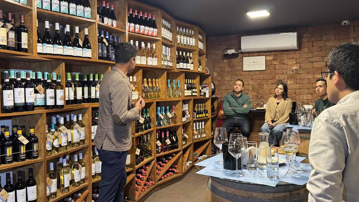 experiencia gourmet en la viniteca 0p7p80