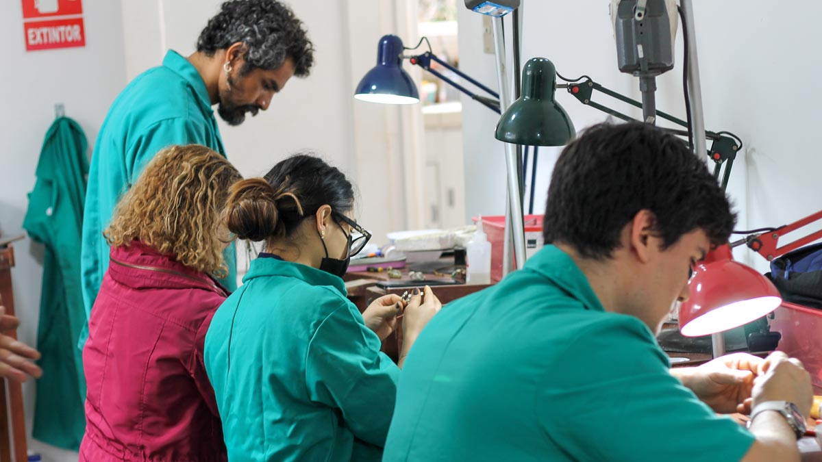 taller de elaboracion de anillos texturados en plata 1man09