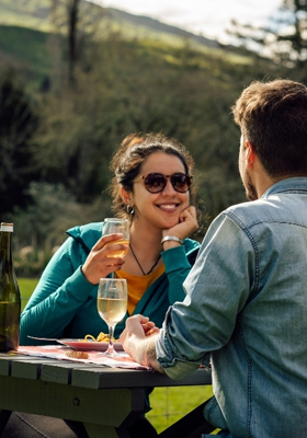 almuerzo romantico y paseo a caballo en la playa en lima thumbnail