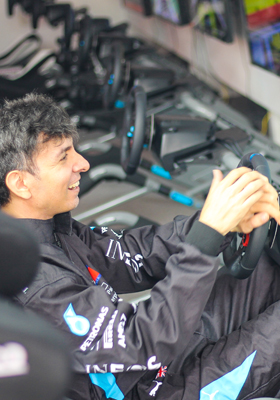 experiencia de simracing vive el automovilismo virtual en lima thumbnail