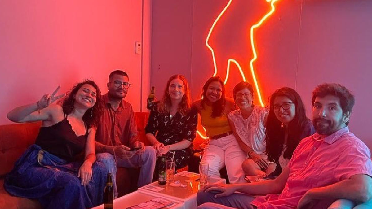 noche de karaoke en box privado celebration para 15 personas thumbnail