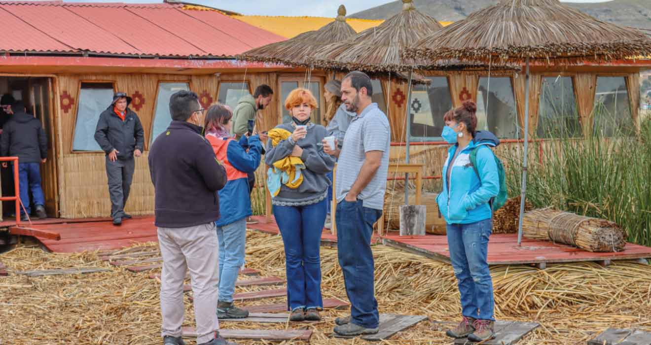 2d 1n titicaca uros home stay en taquille gallery 18