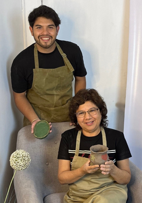 taller express de ceramica con vino y piqueos thumbnail