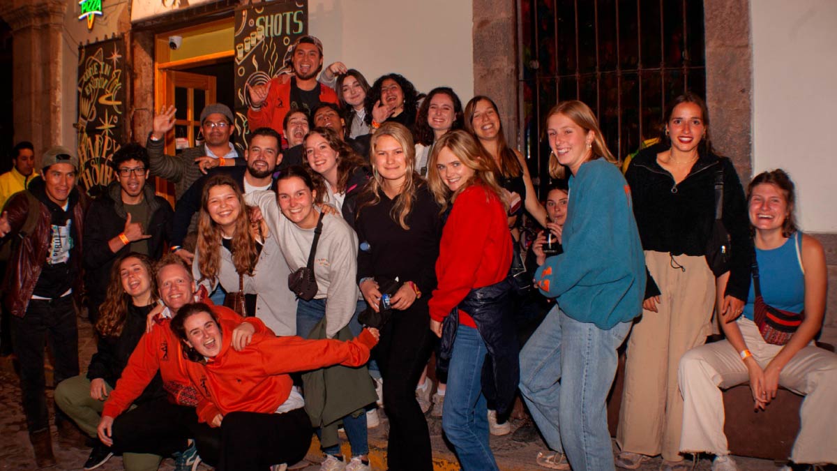 halloween party cusco tour de bares eiesg1