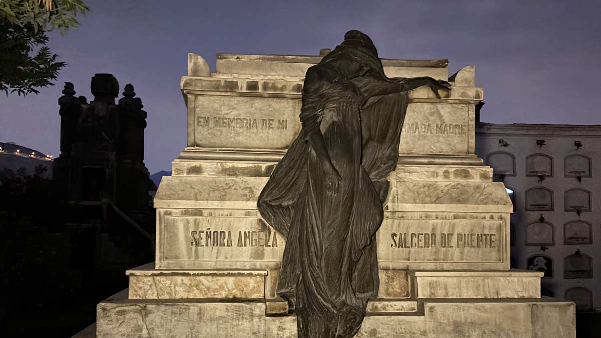 tour nocturno en el cementerio presbitero maestro de lima h2ve8r