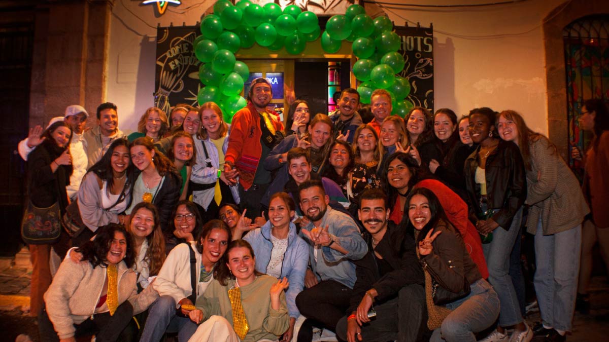 cusco pub crawl tour de bares thumbnail
