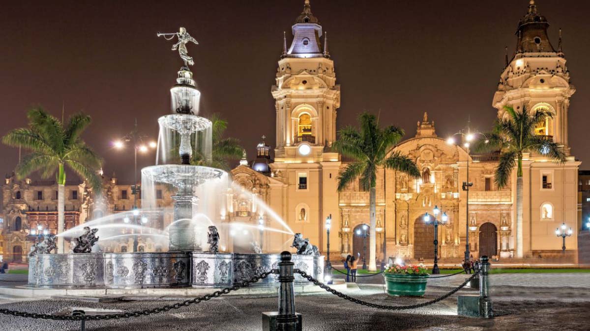 camina por el centro historico de lima preview