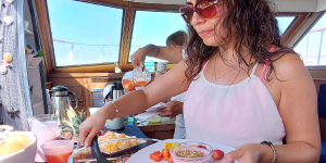 buffet desayuno en altamar a bordo del bavaria yate en la punta thumb_landscape