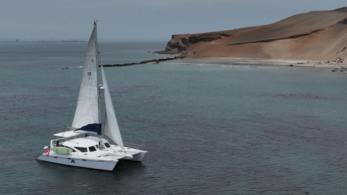 alquila un catamaran en lima y conoce la isla san lorenzo p05bse