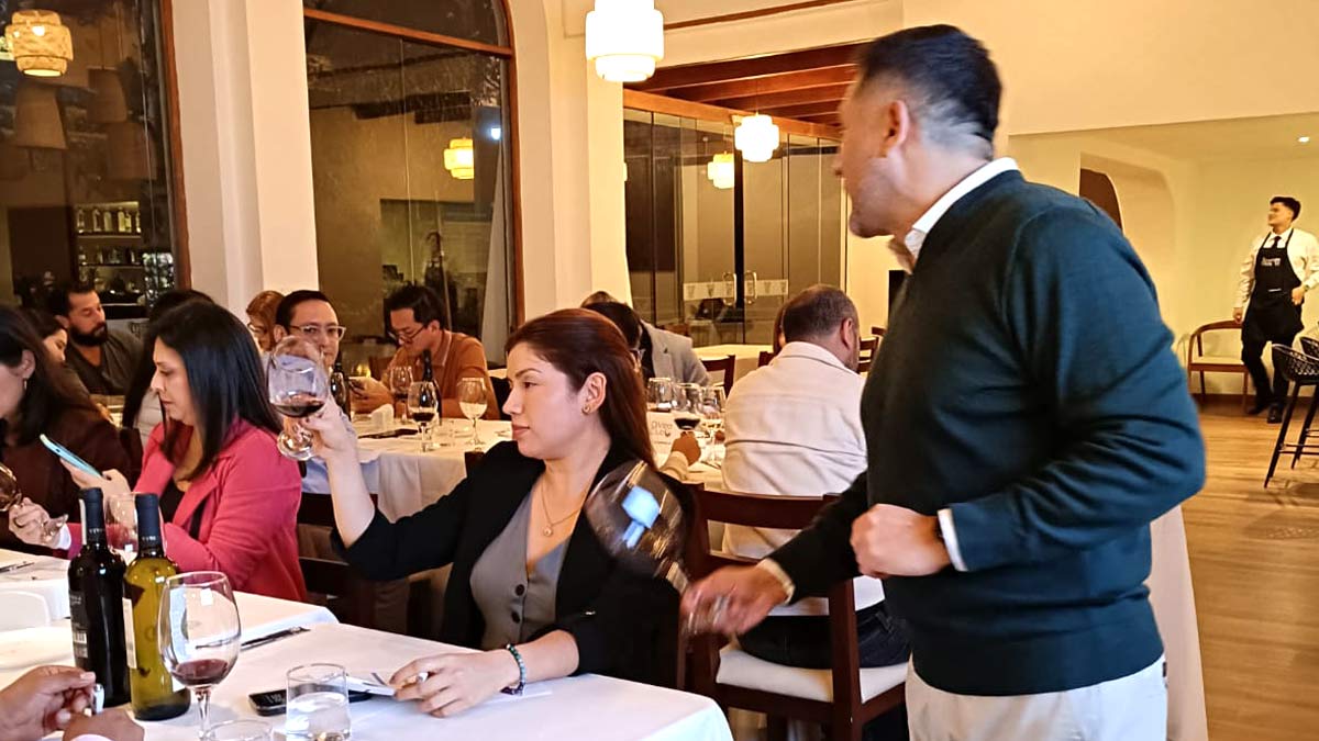 cata de vino en lima aprende a degustar como experto qcvd40