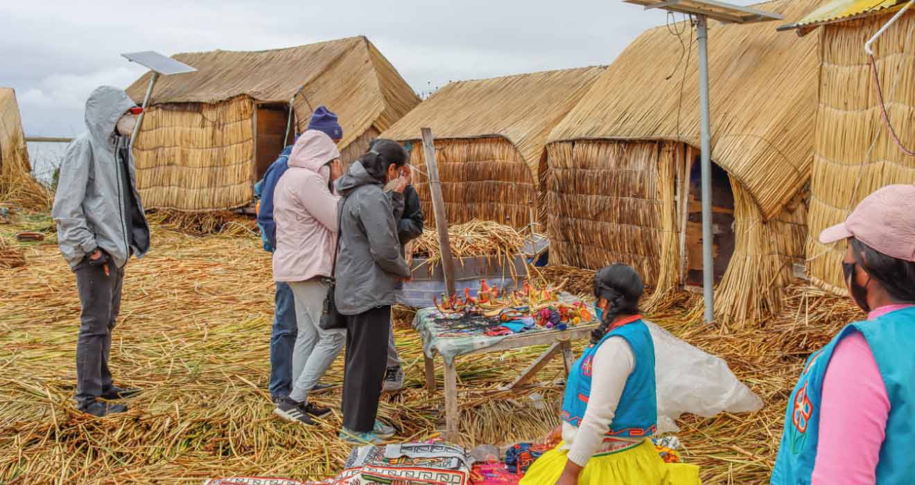 2d 1n titicaca uros home stay en taquille gallery 15