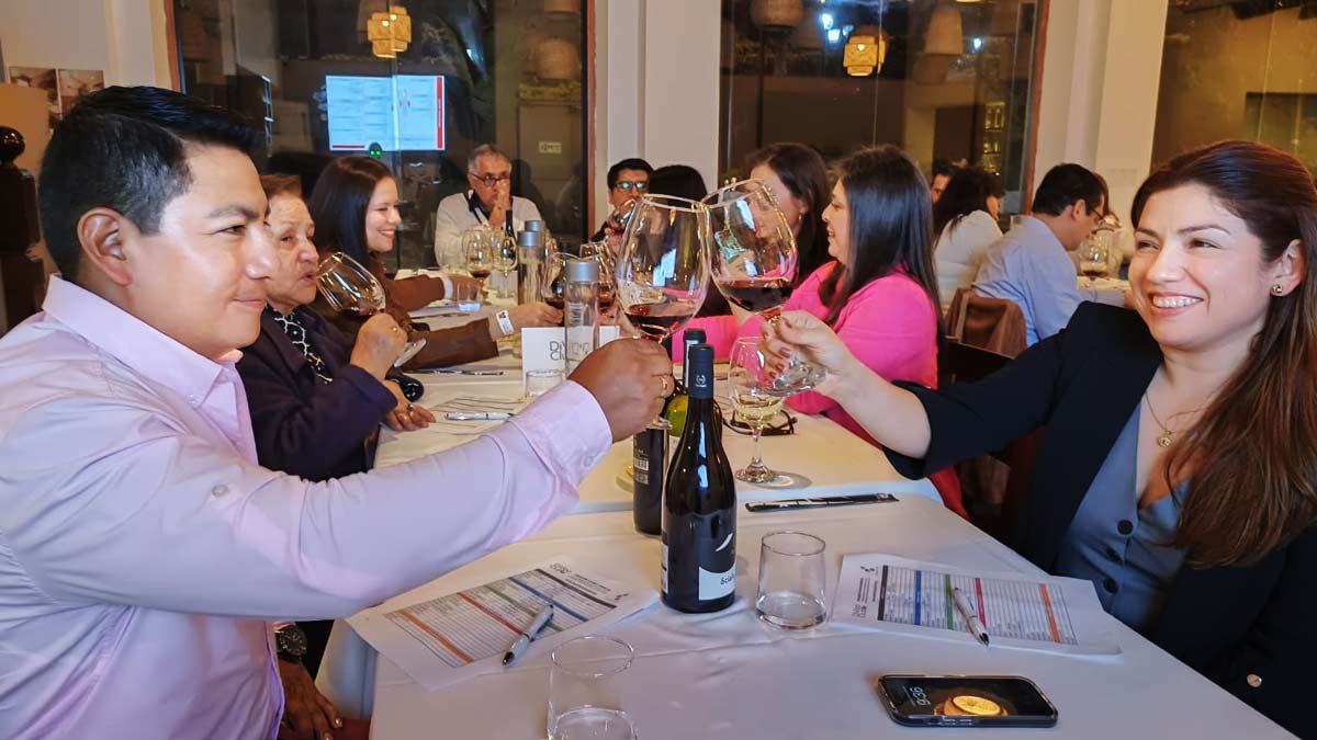 cata de vino en lima aprende a degustar como experto thmw5a