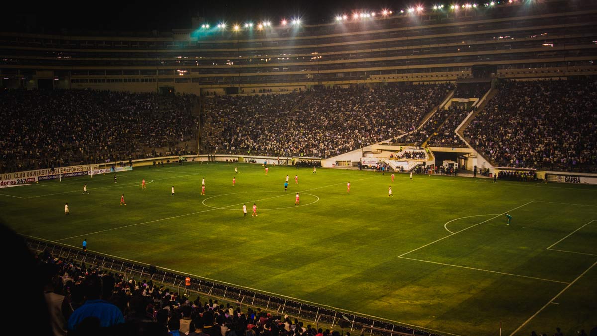 vive un partido de futbol en lima ur80ay