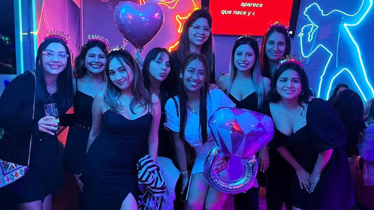vive la mejor experiencia de karaoke privado en lima vifjj5