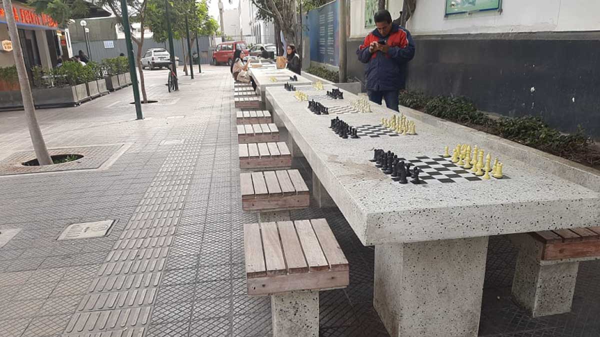  pasaje champagnat: plaza del ajedrez esteban canal 0